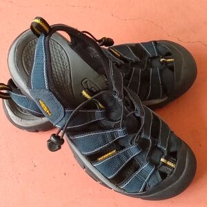 Keen Men's Black and Yellow Sandals